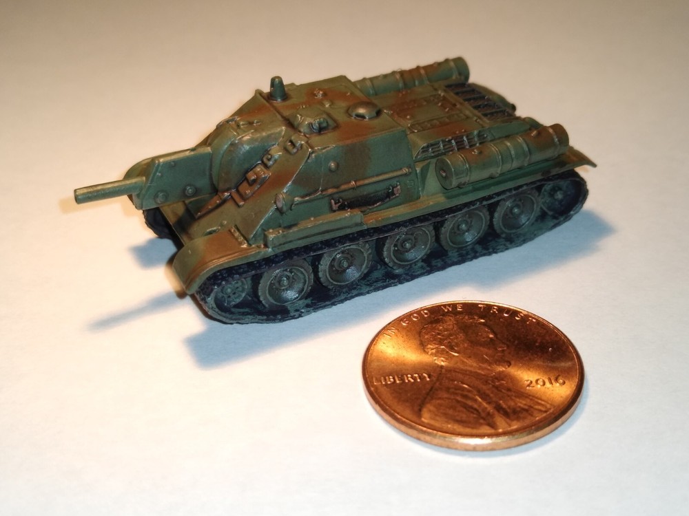 Takara 1/144 World Tank Museum 7. Russian SU-122 Assault Gun. In camo. (#132)