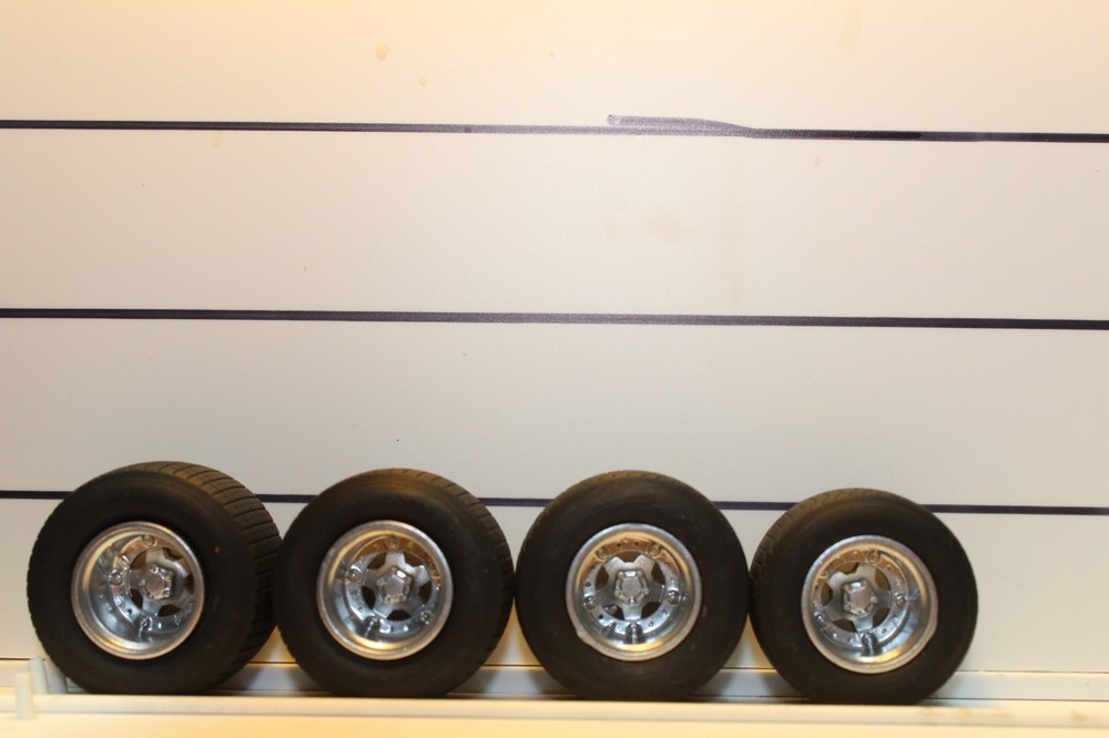 ST-6 staggered 1/25 scale resin model car dirt track tires and wheels ,