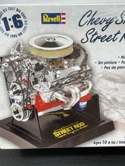 Revell Chevy Small Block Street Rod Engine Kit 1:6 Die Cast w/Display Stand New