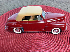REVELL 1/25 1948 FORD CONVERTIBLE FACTORY BUILT UP BOX ART STUDIO DISPLAY MODEL