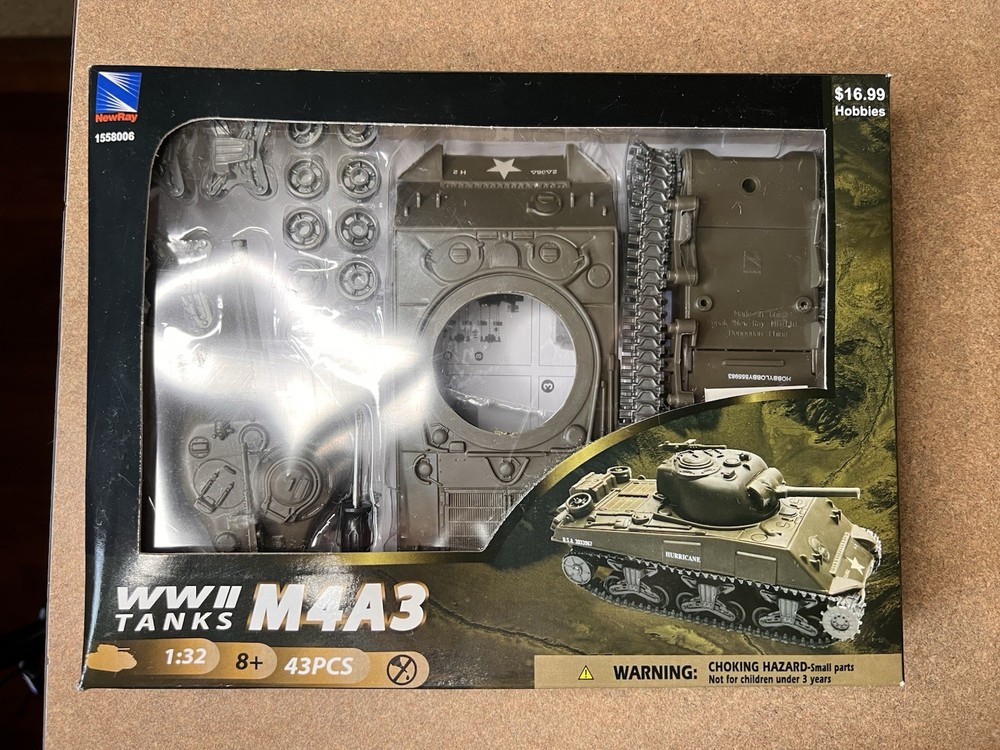 New Ray 1:32 Scale World War II M4A3 Sherman Tank Easy Assembly Kit