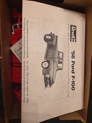 1:25 REVELL Twin Pack CHEVY STREET PICKUP 350 & 56 FORD F-100 Model Kit Trucks