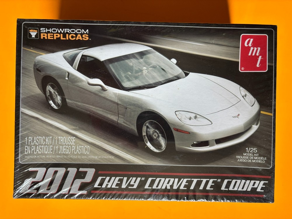 2012 CHEVROLET CORVETTE COUPE MODEL KIT AMT ROUND 2 1/25 SCALE NEW SEALED LOOK!!