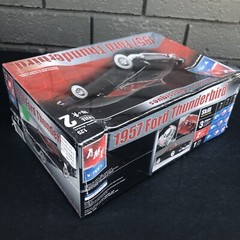 1:25 AMT Ertl 1957 Ford Thunderbird Model Kit – Sealed Bent Box See Photos 31925