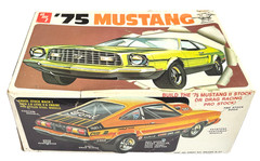 VINTAGE 1975 FORD MUSTANG II MACH 1 FASTBACK AMT 1/25 SCALE MODEL KIT NEW OPENED