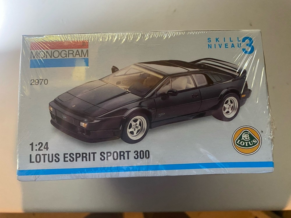 M26G Monogram 1/24 Lotus Esprit Sport 300 Model Kit, #2970