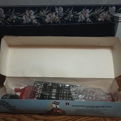 ERTL Great Dane Extendable Heavy Duty Flatbed Trailer 1:25 Scale Model Kit 8009