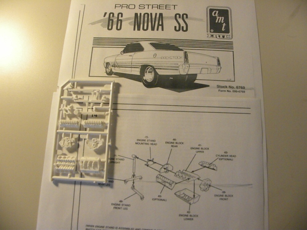 AMT ’66 NOVA SS MOCK ENGINE AND STAND WITH ASSEMBLY INSTRUCTIONS
