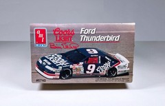 1:25 AMT 6740 1991 #9 Coors Light Ford Thunderbird Bill Elliott – Open Box Mint