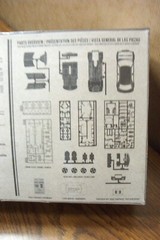 AMT 2005 CHRYSLER 300C MODEL KIT 1/25 SCALE