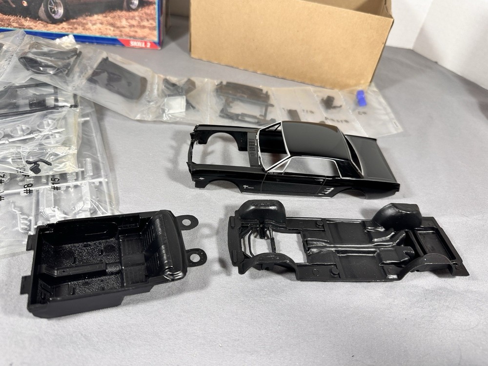 1/25 Scale AMT Pro Shop 1966 Ford Mustang Coupe Hardtop Prepainted and Detailed