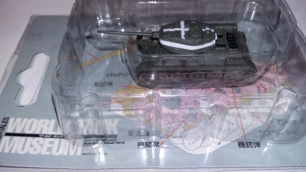 Takara 1/144 World Tank Museum 1. Russian Army T34/85 Command tank. (#15)