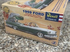 REVELL 1959 FORD GALAXIE SKYLINER CONVERT FACTORY SEALED KIT! CIRCA 2010! VMCP!