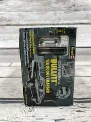 Steve McQueen as Bullitt ’68 Dodge Charger Revell Metal Body New Damaged Box