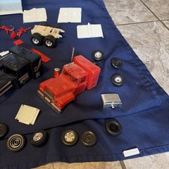 Monogram 1/32 Snap Tite Conventional Semi Trucks Trailers Lot Lots of Parts