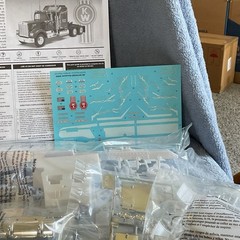 Revell Kenworth W900 Aerodyne 1:25 Unassembled Plastic Model Kit 85-1507