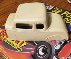Revell 1:8 1932 Ford Roadster Highboy Hot Rod Custom Resin Body & Parts Included