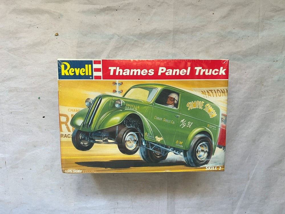 Revell Thames Panel Truck | 85-4199 1/25 Scale Plastic Model Kit Unopened