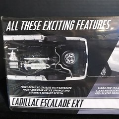 AMT 1317/12 2005 CADILLAC ESCALADE EXT MODEL KIT-NIB-1/25 SCALE
