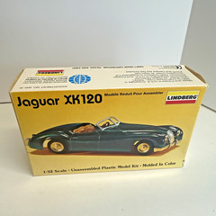 Lindberg 605-10 1/32 Scale JAGUAR XK120 Roadster Plastic Model Kit