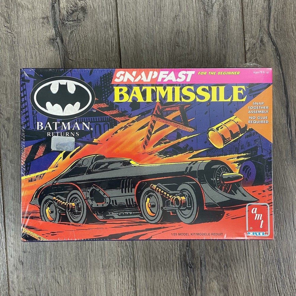 AMT 952 Batman Returns Bat-Missile Plastic Model Car Kit 1/25 Scale Sealed NIB