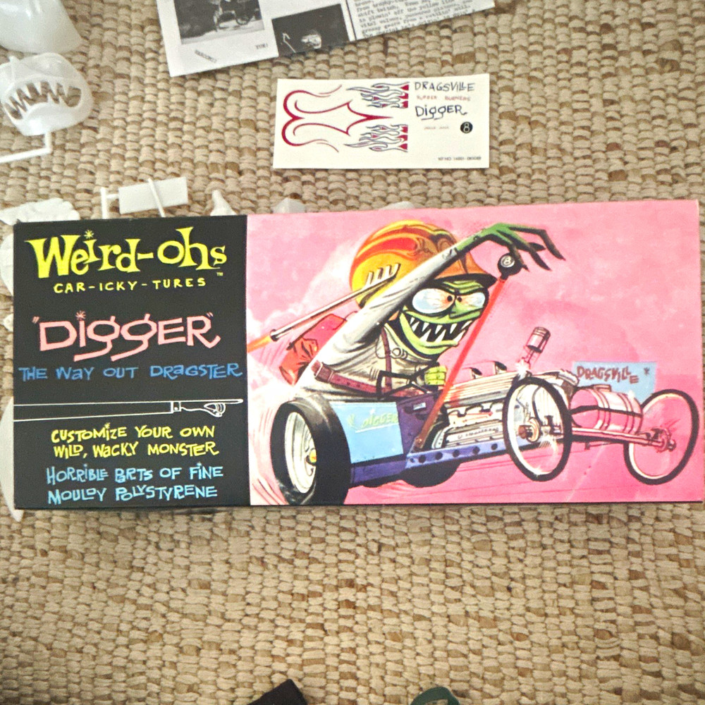 Weird-Ohs Digger The Way Out Dragster Model Kit Unassembled Not Painted 16001