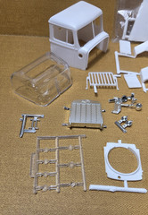 Autocar DC9964B Dump Truck CAB HOOD FENDERS 1:25 AMT NEW Model Kit PARTS