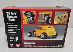 AMT Custom Shop 1/25 1932 32 Ford Phantom Vickie Predecorated Painted Model NEW