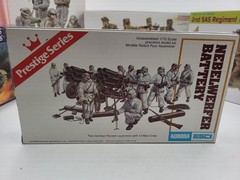 8 Vintage Model Military Kits, Tanks, Rangers And Figures