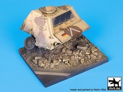 Black Dog 1/35 Destroyed TPz Fuchs Armored Personnel Carrier Diorama Base D35026
