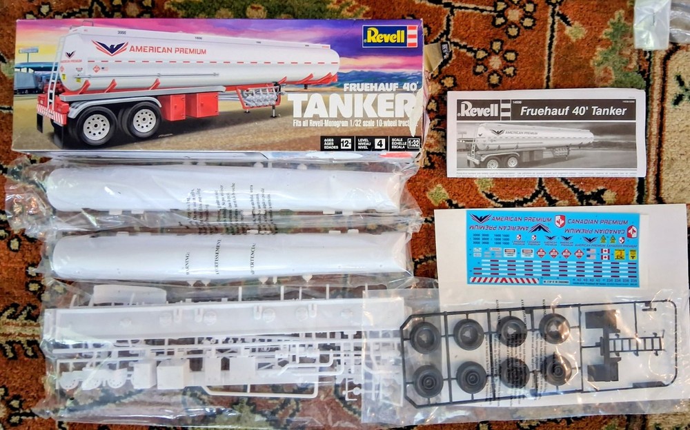 Revell 1:32 Fruehauf 40′ Tanker Trailer Model Kit #14536 NIOB Sealed