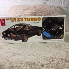 AMT Datsun 280ZX Turbo 1/25 Scale Model Kit AMT1043/12 White Molded Open Box