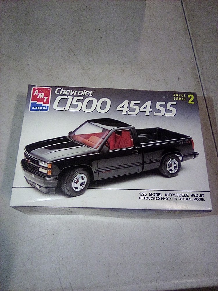 A4E AMT Ertl #6032 1:25 Chevrolet C1500 454SS Pickup Truck Model Kit Complete