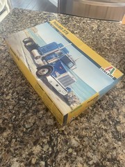 Italeri Peterbilt 378 Blue Plastic Model Truck Kit Unassembled 746 PARTS KIT