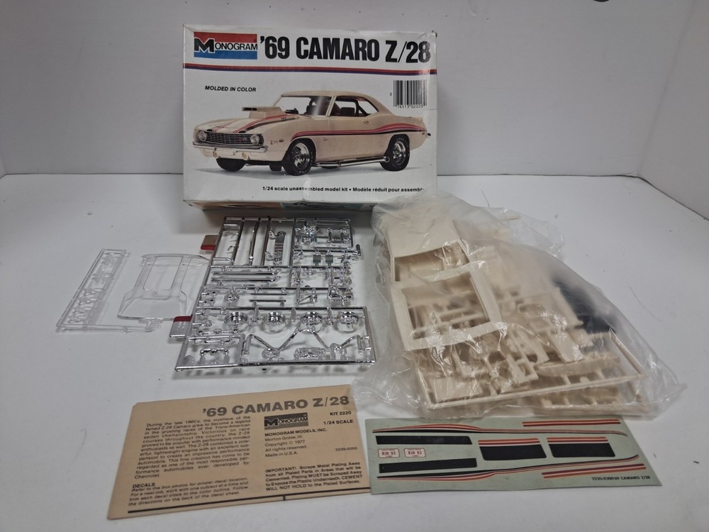 Monogram 1/24 – 1969 CAMARO Z-28 – Model Kit – 2220 – New in Box – 1977