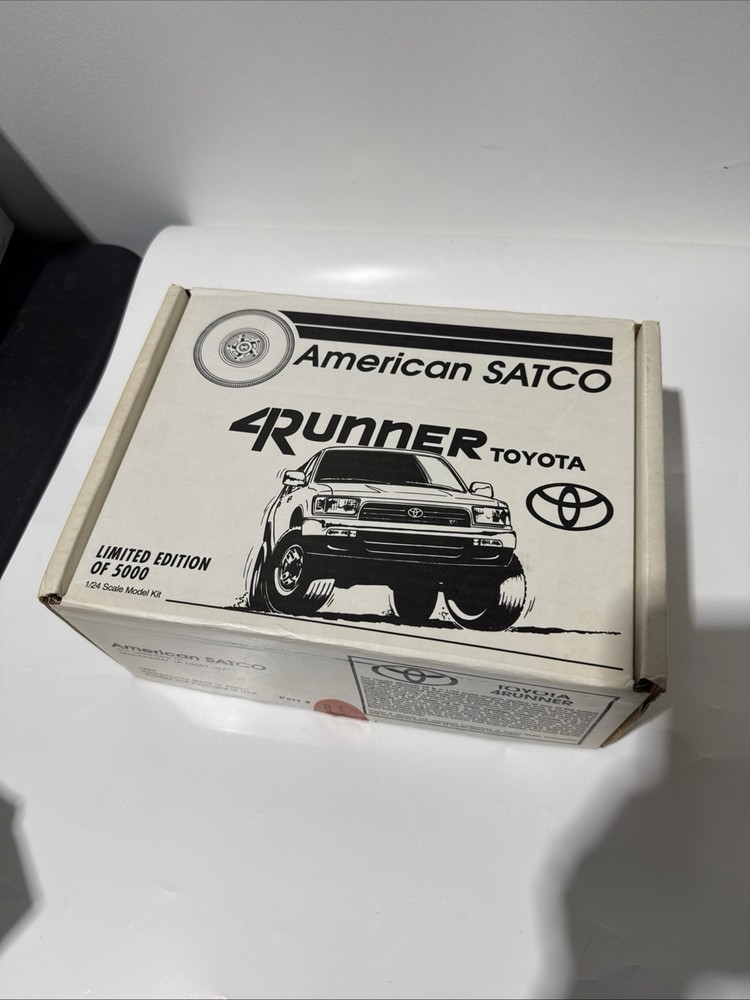 AMERICAN SATCO Toyota 4RunnerT 1.24 Scale Limited Edition Model Kit openbox