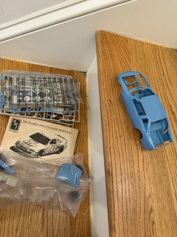 AMT Ertl 6728 1/25 43 STP Richard Petty Pontiac NASCAR Model