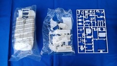Vintage 2005 Chrysler 300C AMT 1/25 Scale Plastic Model Kit AMT-681