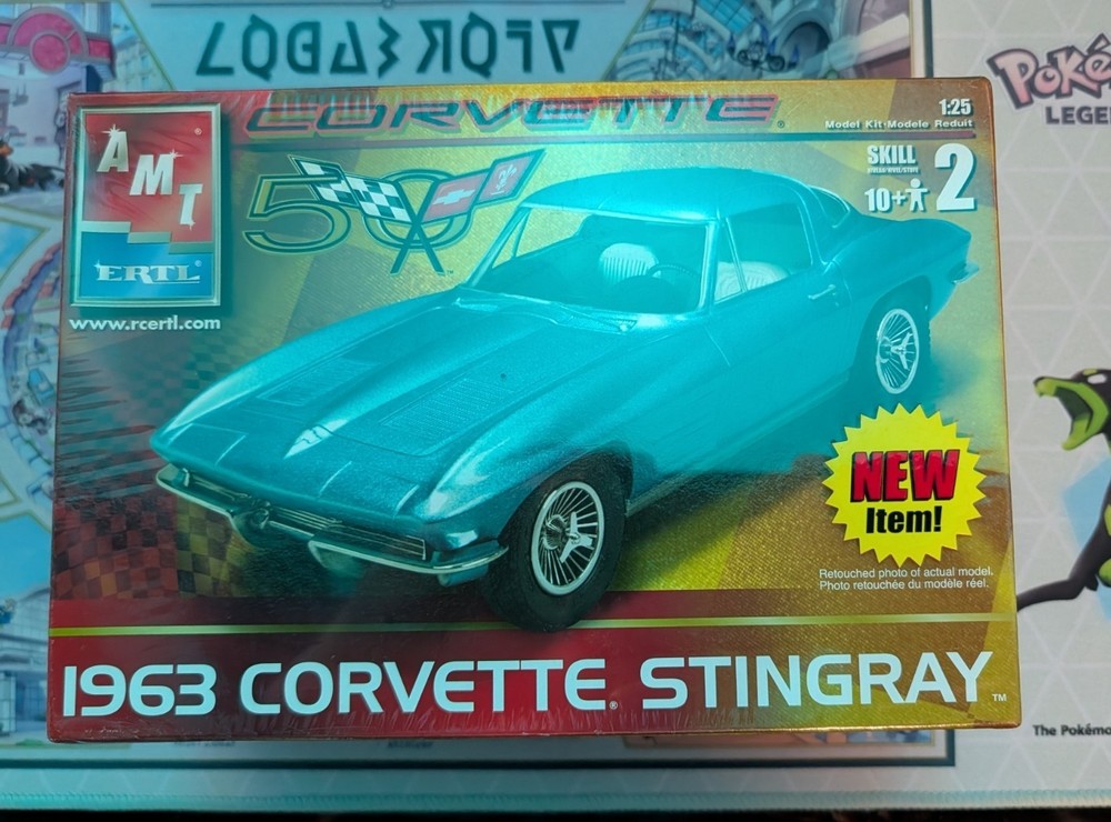 New Sealed AMT 1963 Chevrolet Corvette Sting Ray 1:25 Scale Model Kit