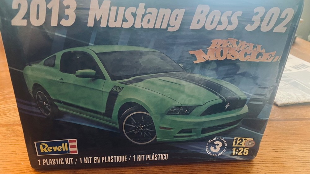 Revell Muscle 2013 Mustang Boss 302 1:25 Kit# 85-4187 NIB Sealed 2014
