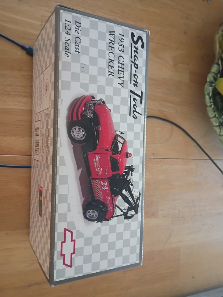 Snap On New 1953 Chevy Wrecker 1:24 Scale for 50’s Garage New In Box,Sealed