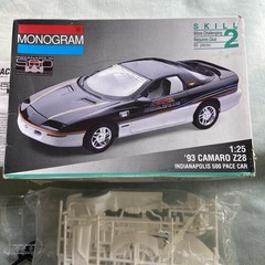 Monogram ’93 Camaro Z-28 Indy Pace Car Model Kit #2964 1:25 Looks Complete 1993