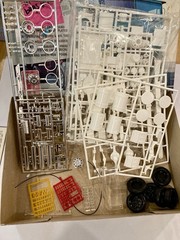 AMT White Freightliner SD Truck Tractor Plastic Model Kit 1:25 Scale (Open Box)