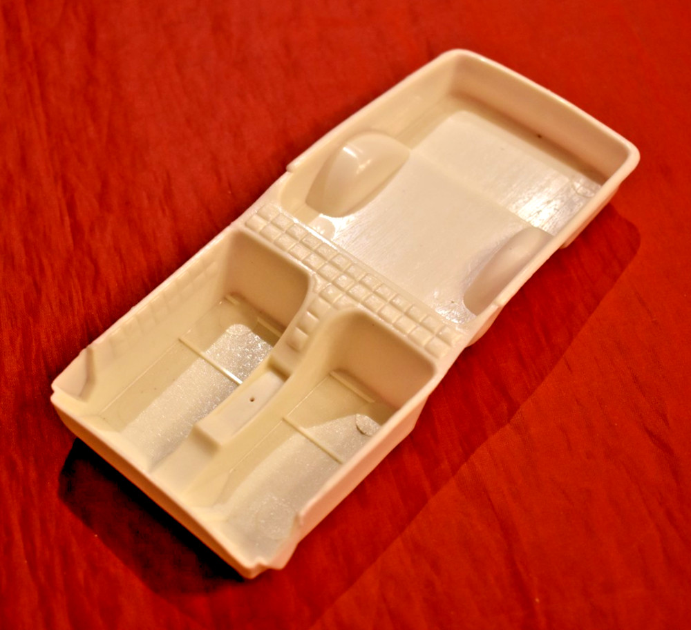 AMT 1969 Pontiac Bonneville Pickup Bed Tub 1/25
