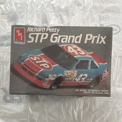 AMT Ertl Richard Petty STP Grand Prix 1:25 Unassembled Model Kit NASCAR Pontiac