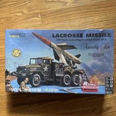 2016 revell 85-7824 1/32 Lacrosse Missile w/ truck crew figs plastic Model Kit