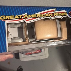 Polar Lights 1964 Pontiac GTO Snap Together Model Kit – 1:25 Scale – New in Box