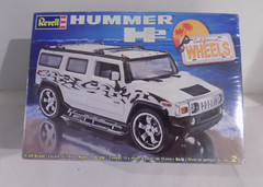 Revell Hummer H2 Model Kit 1:25 Scale Skill 2 New Sealed Box