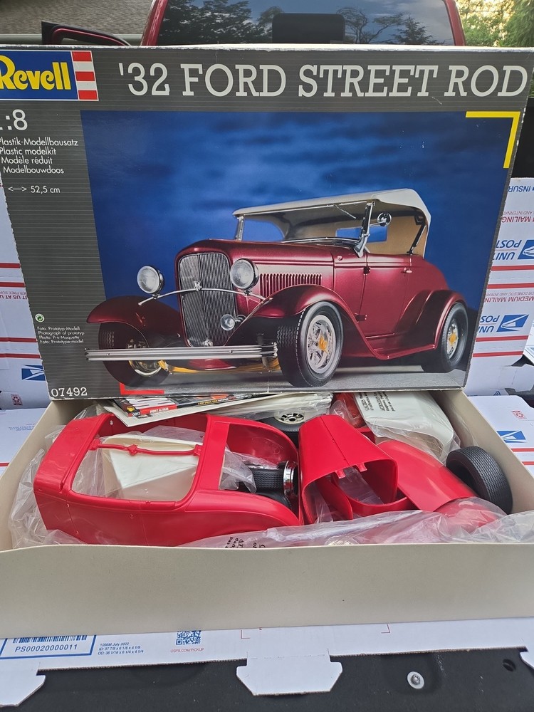 Revell ’32 Ford Street Rod 1:8 Scale Model Kit, New/opened Box