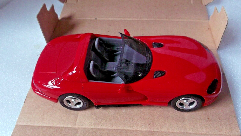 ERTL AMT 1992 Dodge Viper RT / 10 Dealer Promo Model 1:25 Red #6113